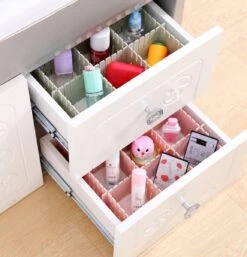 Merkloos Kunststof Ladeverdeler - Lade Organizer - Set Van 4 Stuks - Voor Kleding/Keuken/Bureau/Make-Up - Op Maat Te Knippen - 37x7CM - Wit -Mode Cosmetica Winkel 1153x1200