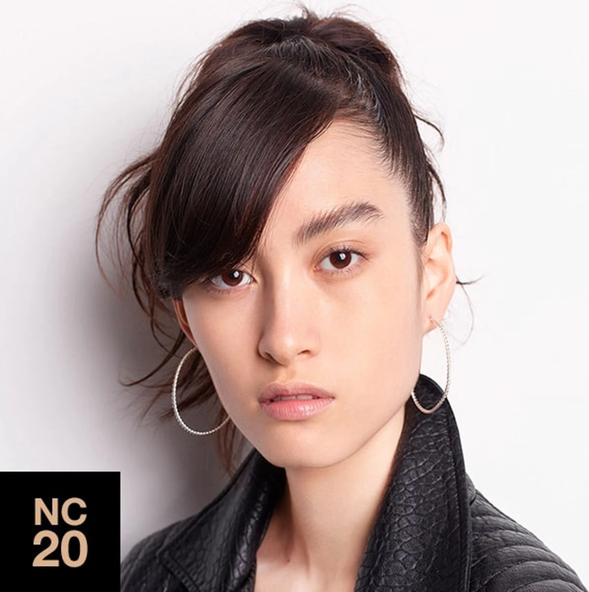 MAC Cosmetics Studio Fix Fluid Foundation - NC20 5 MAC Cosmetics Studio Fix Fluid Foundation - NC20 - Afbeelding 5