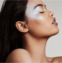 FENTY BEAUTY Killawatt Freestyle Highlighter Chillz 5 FENTY BEAUTY Killawatt Freestyle Highlighter Chillz -Mode Cosmetica Winkel 1195x1200 5