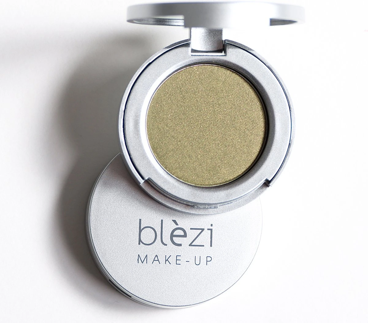 Blèzi® Eye Shadow 20 Lush Green - Groene Oogschaduw - Matglanzend Olijfgroen 2 Blèzi® Eye Shadow 20 Lush Green - Groene Oogschaduw - Matglanzend Olijfgroen - Afbeelding 2