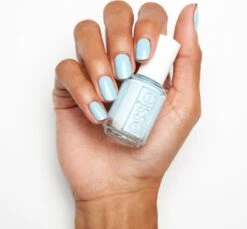 Essie Midsummer 2020 Midsummer Collectie 2020 Limited Edition - 721 Sway In Crochet - Blauw - Glanzende Nagellak - 13,5 Ml -Mode Cosmetica Winkel 1200x1114 1