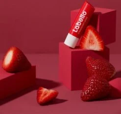 Labello Lippenbalsem Fruity Shine Strawberry Blister (5.5ml) -Mode Cosmetica Winkel 1200x1128 1