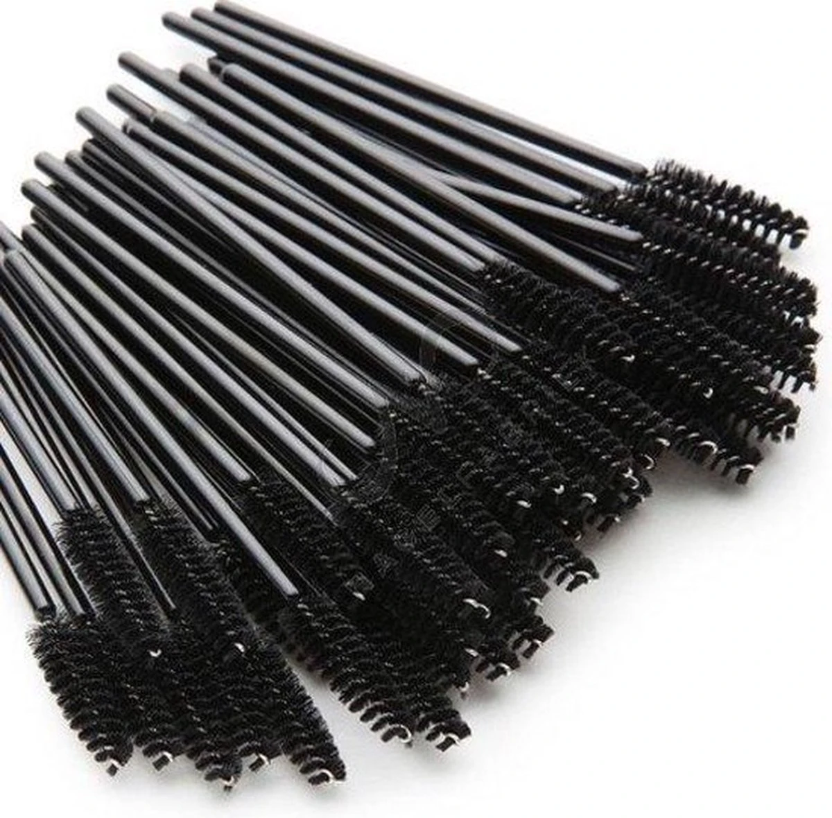 Knaak Wegwerp Wimper En Wenkbrauw Borsteltjes - Eyelash Extensions Brushes - 50 Stuks - Zwart 1 Knaak Wegwerp Wimper En Wenkbrauw Borsteltjes - Eyelash Extensions Brushes - 50 Stuks - Zwart