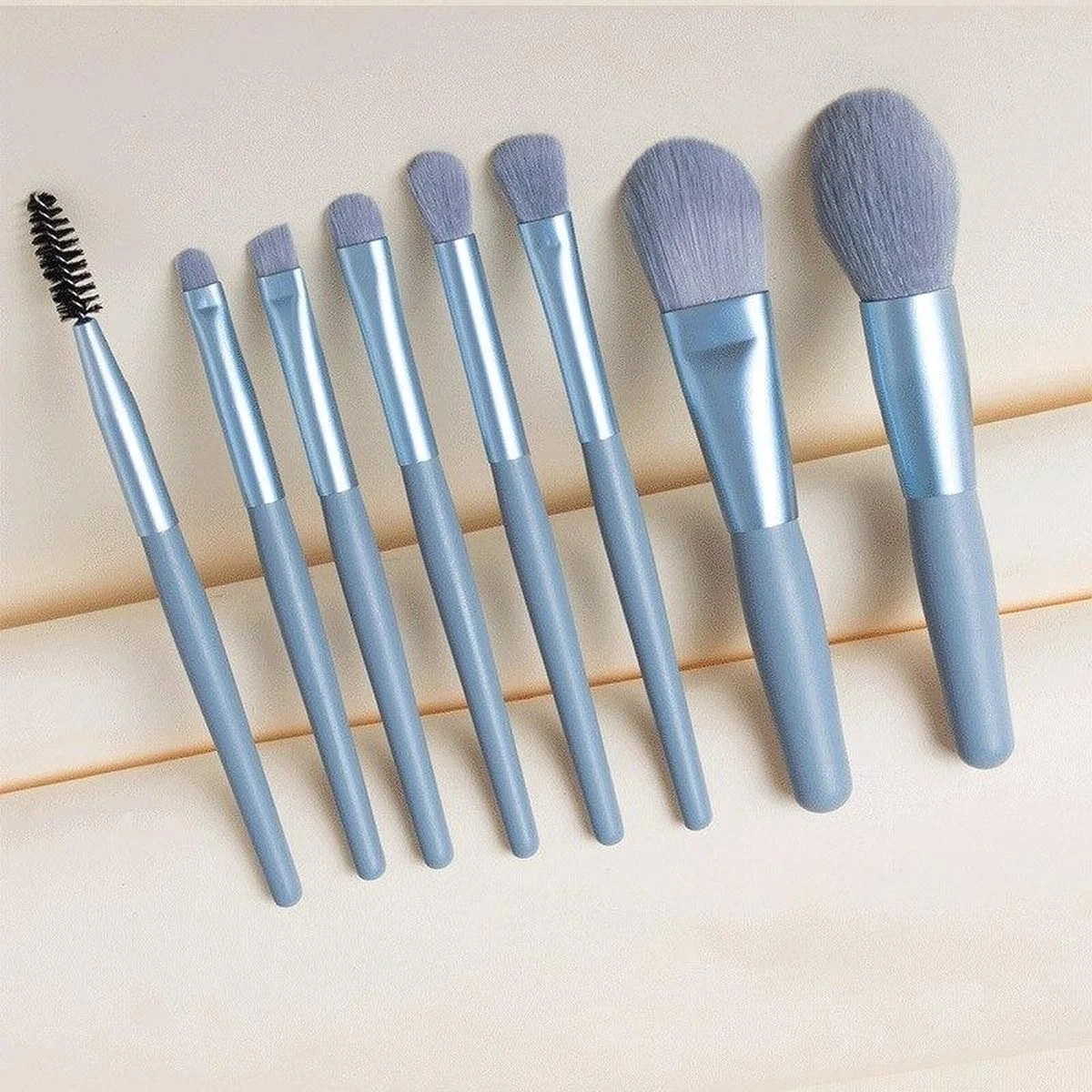 Merkloos ''OP=OP'' Make Up Kwasten Set - Make Up Organizer - Reis Set - Blauw - 8 Delig - Korte Kwasten - Professioneel - Make Up Kwasten Set Met Etui - Stijlvol - Leder - Eyeliner - Oogschaduw - Blusher - Poederkwast 4 Merkloos ''OP=OP'' Make Up Kwasten Set - Make Up Organizer - Reis Set - Blauw - 8 Delig - Korte Kwasten - Professioneel - Make Up Kwasten Set Met Etui - Stijlvol - Leder - Eyeliner - Oogschaduw - Blusher - Poederkwast - Afbeelding 4