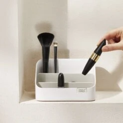 Joseph Joseph Make-up Display - Beige - Sorteervakken -Mode Cosmetica Winkel 1200x1200 1359