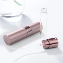 Scenty - Parfum Verstuiver Navulbaar - Mini Parfum Flesje - Reisflesje - Lichtroze -Mode Cosmetica Winkel 1200x1200 1547