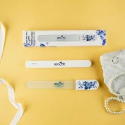 Herome Glazen Nagelvijl Glasvijl Delfts Blauw - Limited Edition - Onslijtbare Nagelvijl - Voorkomt Splijten En Haakjes -Mode Cosmetica Winkel 1200x1200 290