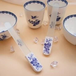 Herome Glazen Nagelvijl Glasvijl Delfts Blauw - Limited Edition - Onslijtbare Nagelvijl - Voorkomt Splijten En Haakjes -Mode Cosmetica Winkel 1200x1200 291