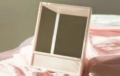 MRMR - The Non-reversing Mirror - Zonder Links & Rechts Gespiegeld - Make Up Spiegel 12 MRMR - The Non-reversing Mirror - Zonder Links & Rechts Gespiegeld - Make Up Spiegel -Mode Cosmetica Winkel 1200x757 6