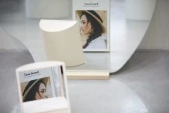 MRMR - The Non-reversing Mirror - Zonder Links & Rechts Gespiegeld - Make Up Spiegel 9 MRMR - The Non-reversing Mirror - Zonder Links & Rechts Gespiegeld - Make Up Spiegel -Mode Cosmetica Winkel 1200x800 20