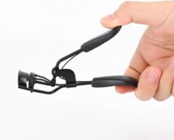 INTER-ESQUE® Wimperkruller - Eyelash Curler + 5x Gratis Extra Siliconen Pad - Zwart -Mode Cosmetica Winkel 1200x965 2