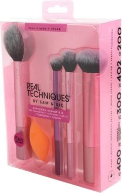 Real Techniques Everyday Essentials Kwastenset - Kwastenset - Blush, Foundation, Shadow, Highlighter En Concealer Kwastenset -Mode Cosmetica Winkel 760x1200 2