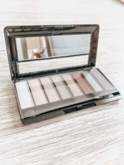 Rimmel London Rimmel Magnif'Eyes Eye Oogschaduw Palette - 003 Grunge Glamour -Mode Cosmetica Winkel 900x1200 26