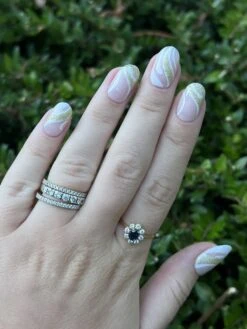 Merkloos Wit/goud Lijntjes Nagels - Plaktabs - Plaknagels - Glitter- Kort -Mode Cosmetica Winkel 900x1200 3