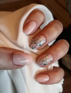 SD Press On Nails - B-Series - Plaknagels - Gelnagels - Handgemaakt - 20 Stuks - B37 - Nude Nagels Met Glitter - Nepnagels Met Lijm - Korter Rond - Accessoires - Nagelstudio - Gellak - Nageltips - Nagelset - Nagelstudio - Nagels Met Lijm - Nepnagels -Mode Cosmetica Winkel 912x1200 2