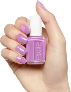Essie Play Date 102 - Lila - Nagellak -Mode Cosmetica Winkel 926x1200