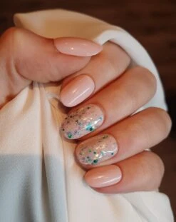 SD Press On Nails - B-Series - Plaknagels - Gelnagels - Handgemaakt - 20 Stuks - B37 - Nude Nagels Met Glitter - Nepnagels Met Lijm - Korter Rond - Accessoires - Nagelstudio - Gellak - Nageltips - Nagelset - Nagelstudio - Nagels Met Lijm - Nepnagels -Mode Cosmetica Winkel 954x1200 1