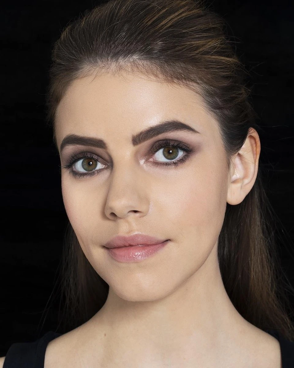 Maybelline Tattoo Brow Waterproof Wenkbrauwgel - 02 Soft Brown 11 Maybelline Tattoo Brow Waterproof Wenkbrauwgel - 02 Soft Brown - Afbeelding 11