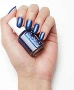 Essie Winter Collection Nagellak – 670 Tied And Blue - Blauwe Glitter Nagellak -Mode Cosmetica Winkel 992x1200